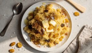 Mesfouf couscous sucré aux raisins secs : le petit-déjeuner du ramadan prêt en 10 minutes pour démarrer la journée